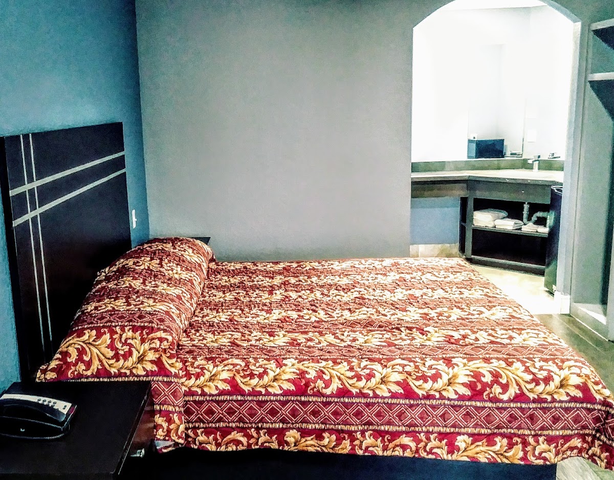 Crystal Inn & Suites